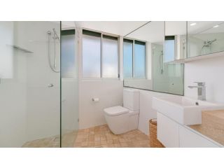 Rainbow Place unit 43 - Top floor apartment with views along the whole Gold Coast Apartment, Gold Coast - 5