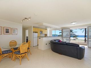 Rainbow Place unit 5 - Beachfront apartment in Rainbow Bay Coolangatta, Southern Gold Coast Apartment, Gold Coast - 1