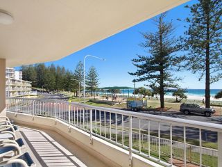 Rainbow Place unit 5 - Beachfront apartment in Rainbow Bay Coolangatta, Southern Gold Coast Apartment, Gold Coast - 2