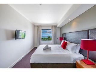 Recharge in Adjacent Oceanview Pads with Balcony Apartment, Darwin - 3