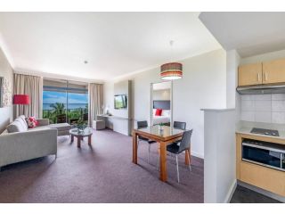 Recharge in Adjacent Oceanview Pads with Balcony Apartment, Darwin - 5
