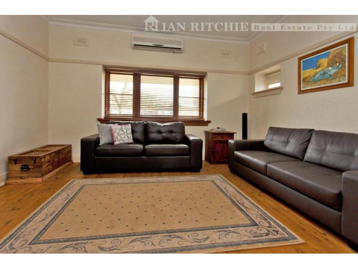 Red Brick Beauty - Central Cottage Guest house, Albury - imaginea 8