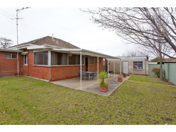 Red Brick Beauty - Central Cottage Guest house, Albury - imaginea 12