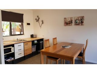 Red Ochre â€“ Large 1BR with Private Courtyard Apartment, Port Pirie - 1