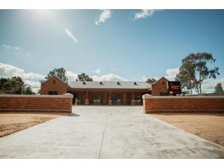 Red Waratah Accommodation Hotel, Bendigo - 2