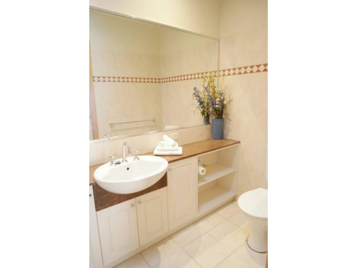 REDGUM RETREAT BRIGHT - Luxury Spa Villa Apartment, Australia - imaginea 8