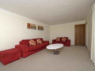 Reef Close, 1/2 Guest house, Fingal Bay - 4