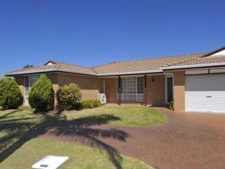 Reef Close, 1/2 Guest house, Fingal Bay - 2