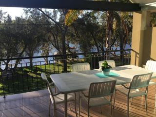 Reflections top floor apartment on the Murray river near Mandurah Apartment, Western Australia - 2