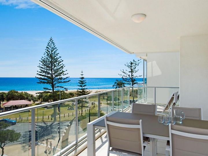 Reflections tower 2 Unit 401 - Beachfront, views and in a great location Apartment, Gold Coast - imaginea 2