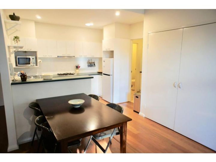 Refurbished 2 bedroom apt with secured parking! Apartment, Sydney - imaginea 14
