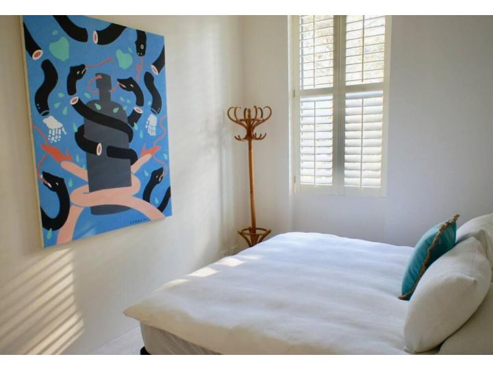 Refurbished 2 bedroom apt with secured parking! Apartment, Sydney - imaginea 5