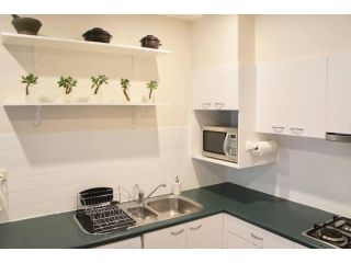 Refurbished 2 bedroom apt with secured parking! Apartment, Sydney - 4