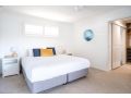 Relax at Pet Friendly Bokarina Beach House - Relax By The Pool - 2 Minute Walk to Dog Friendly Beach Guest house, Kawana Waters - thumb 17