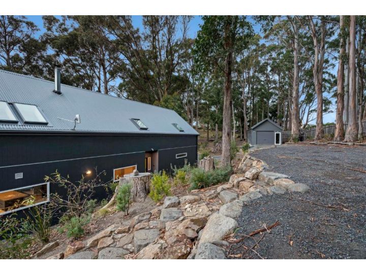 Relax at Ridgeway - Native Bushland Views Guest house, Hobart - imaginea 14