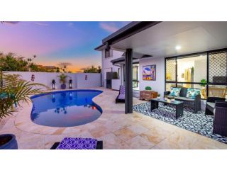 Relax By The Pool In Style Guest house, Banksia Beach - 2