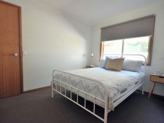 RELAX ON LOHR Surf Side Guest house, Inverloch - 3