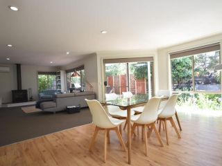 RELAX ON LOHR Surf Side Guest house, Inverloch - 1