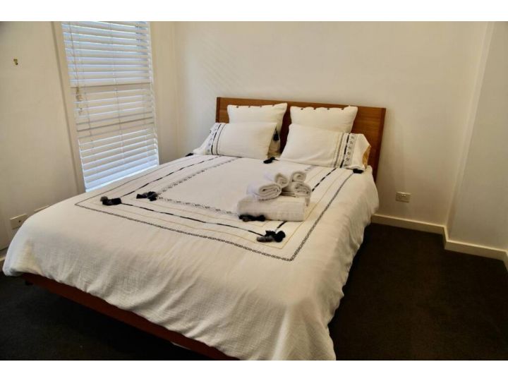 Relaxation and Luxury you deserve Guest house, Victoria - imaginea 8