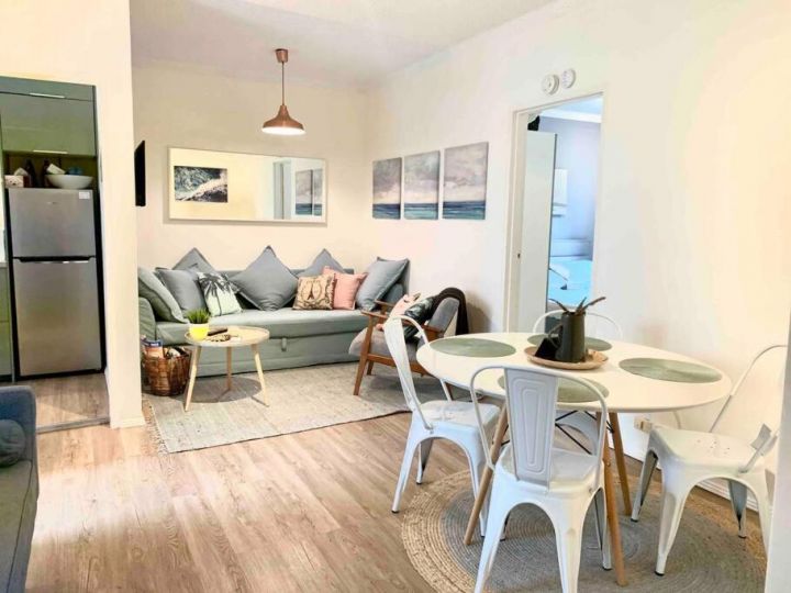 Relaxed coastal living in renovated beach pad! Apartment, Sydney - imaginea 2