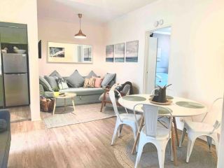 Relaxed coastal living in renovated beach pad! Apartment, Sydney - 3