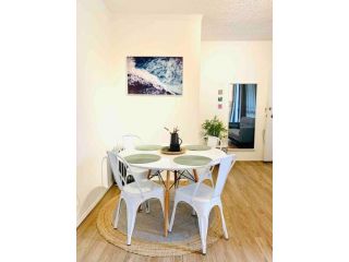 Relaxed coastal living in renovated beach pad! Apartment, Sydney - 4