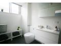 Relaxed coastal living in renovated beach pad! Apartment, Sydney - thumb 11