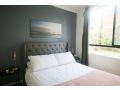 Relaxed coastal living in renovated beach pad! Apartment, Sydney - thumb 6