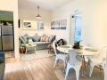 Relaxed coastal living in renovated beach pad! Apartment, Sydney - thumb 2