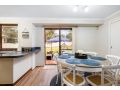 RELAXED HOLIDAY HOME AND 7 MIN DRIVE TO HYAMS BEACH Guest house, New South Wales - thumb 7