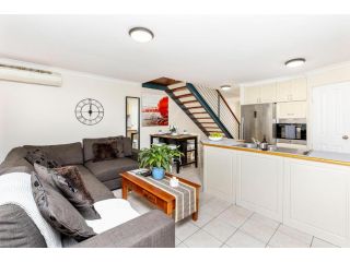 Remarkable Osborne Park Retreat - family sleeps 6 Guest house, Perth - 5