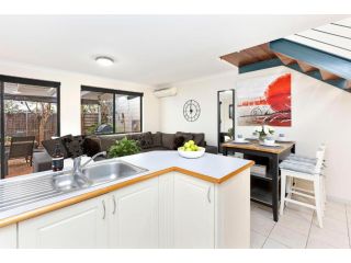Remarkable Osborne Park Retreat - family sleeps 6 Guest house, Perth - 1