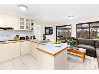 Remarkable Osborne Park Retreat - family sleeps 6 Guest house, Perth - 4
