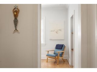 Renovated Art Deco Apartment Steps from Beach Apartment, Sydney - 3