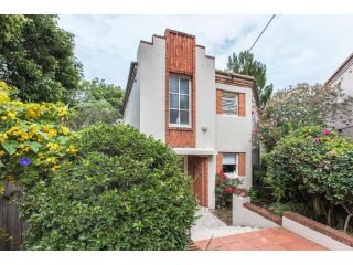 Art Deco 2-Bed Close to City and Harbour Apartment, Sydney - 5
