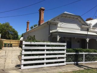 Betty the Renovated Ballarat home - central and warm Apartment, Ballarat - 2