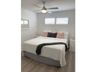 Rainbow Beach Dream Newly Renovated Stylish One Bedroom Apartment Guest house, Rainbow Beach - 2