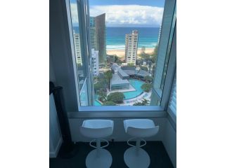 Upmarket Apartment At Beach - Private Unit in Iconic Resort Apartment, Gold Coast - 4