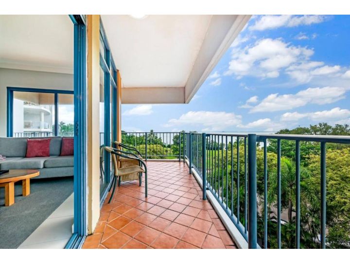 Resort Living with Pool in Corner Oceanview Suite Apartment, Darwin - imaginea 2