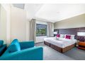 Resort Living with Pool in Corner Oceanview Suite Apartment, Darwin - thumb 3