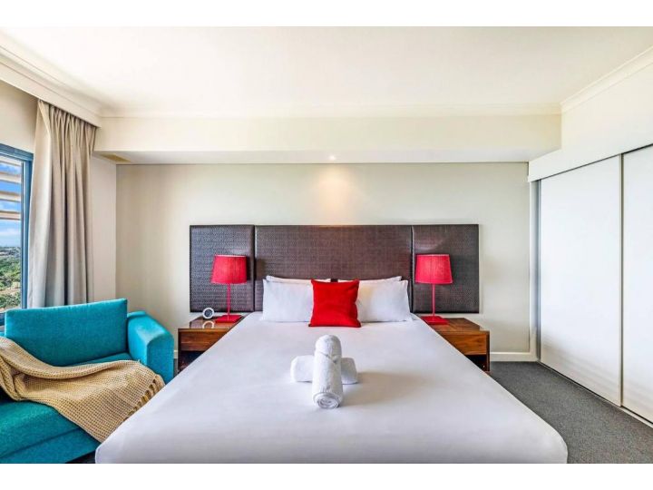 Resort Style King Pad with Sparkling Sea Views Apartment, Darwin - imaginea 3