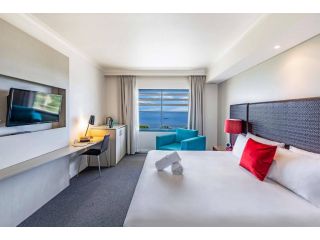 Resort Style King Pad with Sparkling Sea Views Apartment, Darwin - 4