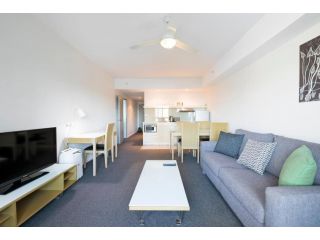 Resort Style Suite Moments to Waterfront Precinct Apartment, Darwin - 3