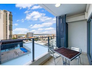 Resort Style Suite Moments to Waterfront Precinct Apartment, Darwin - 1