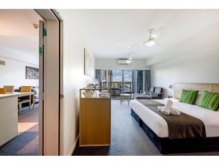 Resort Style Suite Moments to Waterfront Precinct Apartment, Darwin - 4