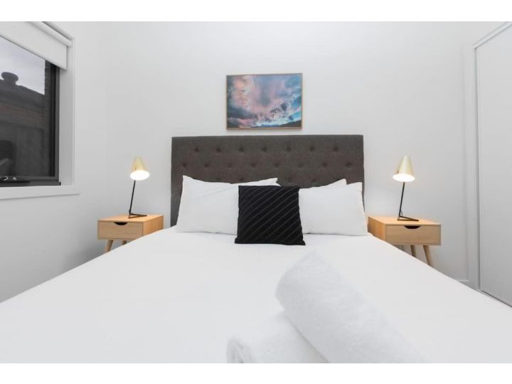 ResortStyle 4BR House with parking Guest house, Werribee - imaginea 20