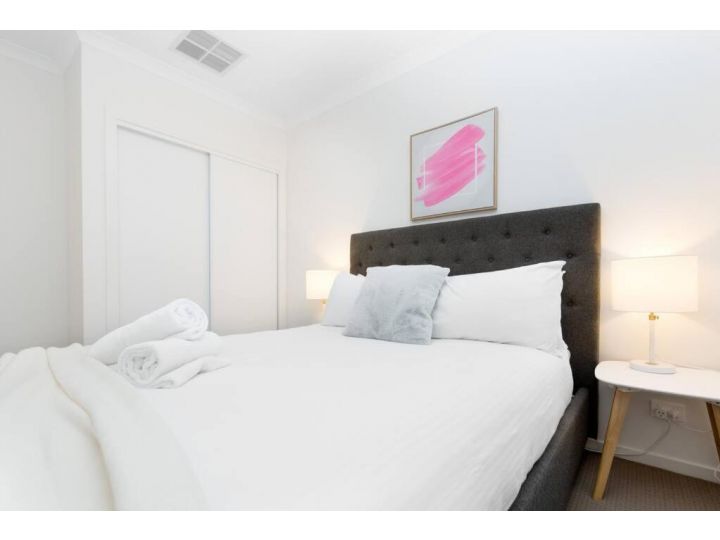 ResortStyle 4BR House with parking Guest house, Werribee - imaginea 14