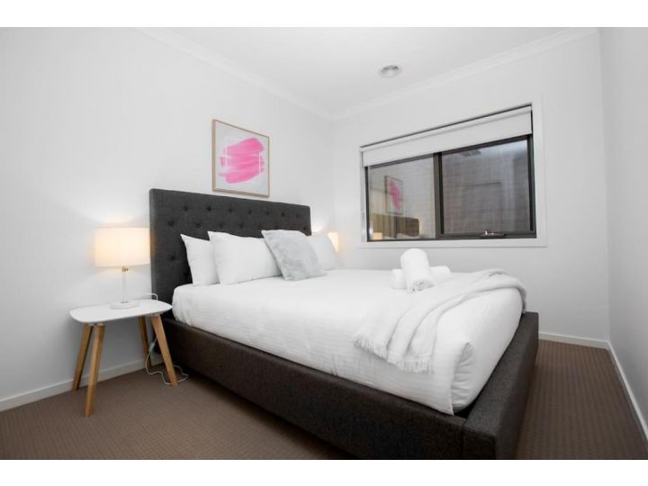 ResortStyle 4BR House with parking Guest house, Werribee - imaginea 16
