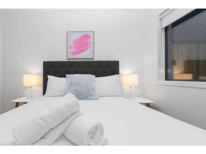 ResortStyle 4BR House with parking Guest house, Werribee - imaginea 13