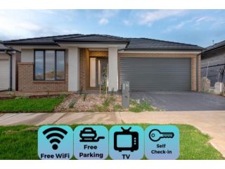 ResortStyle 4BR House with parking Guest house, Werribee - 2